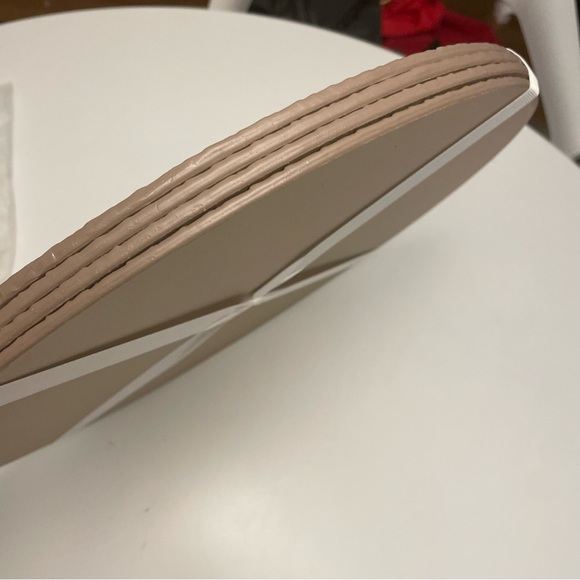 NWT Allegro Faux Leather Hard Backed Round Placemat Set/4 15” Rd - Silver - Picture 4 of 6